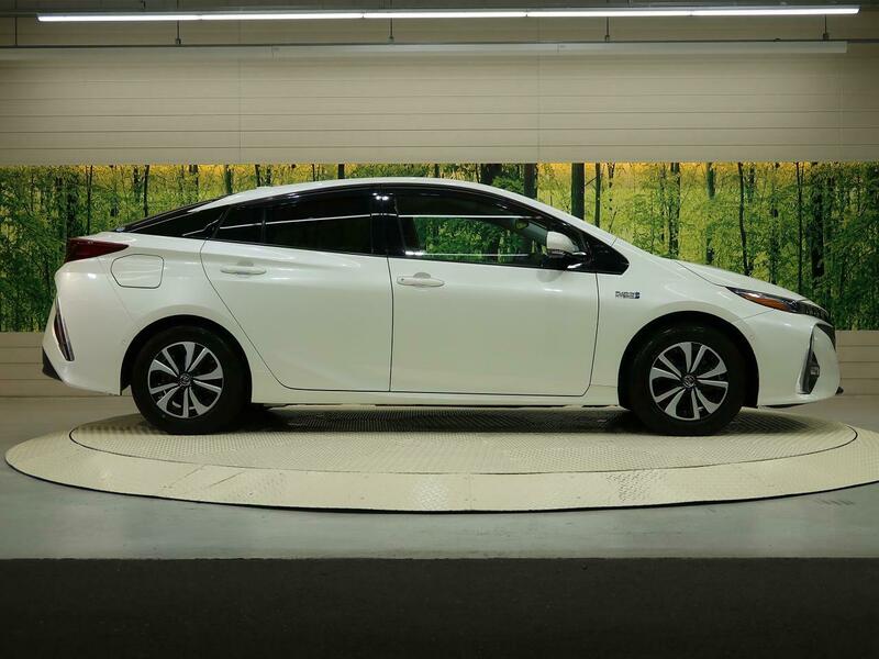 PRIUS PHV-68