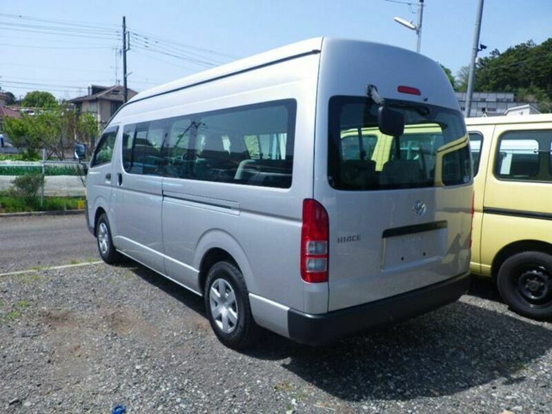 HIACE COMMUTER