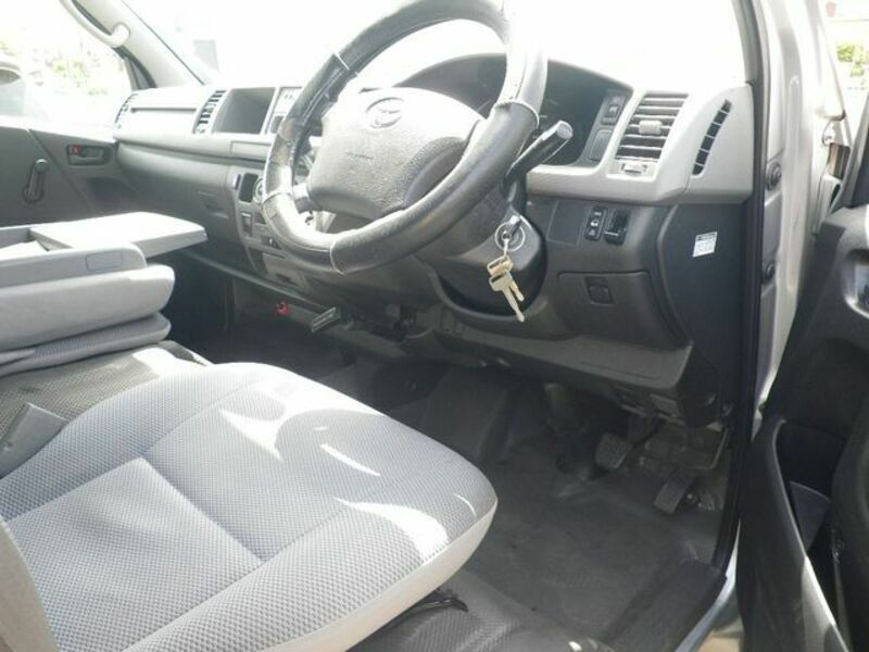 HIACE COMMUTER