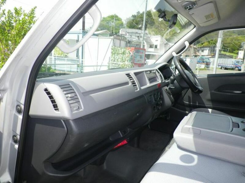 HIACE COMMUTER
