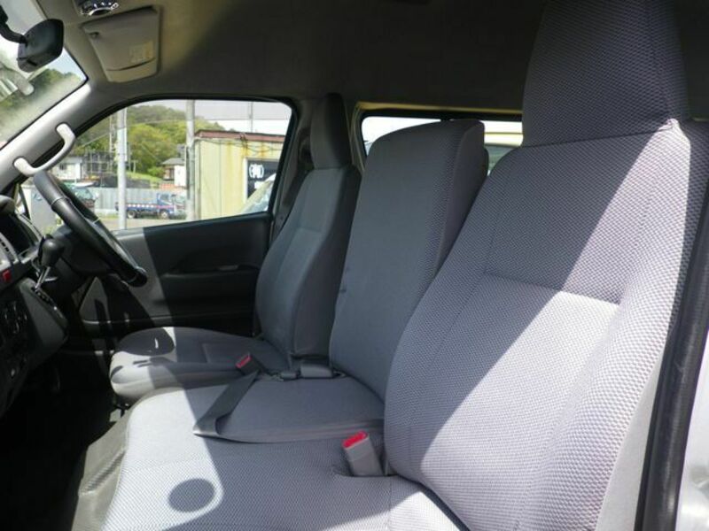 HIACE COMMUTER