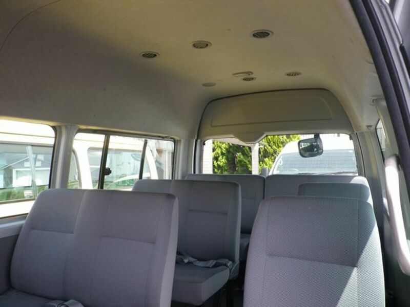 HIACE COMMUTER