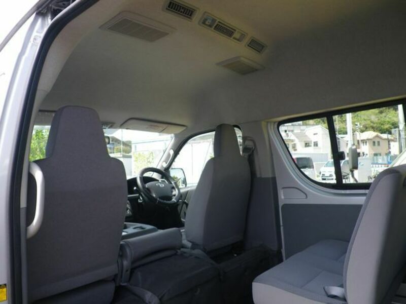HIACE COMMUTER