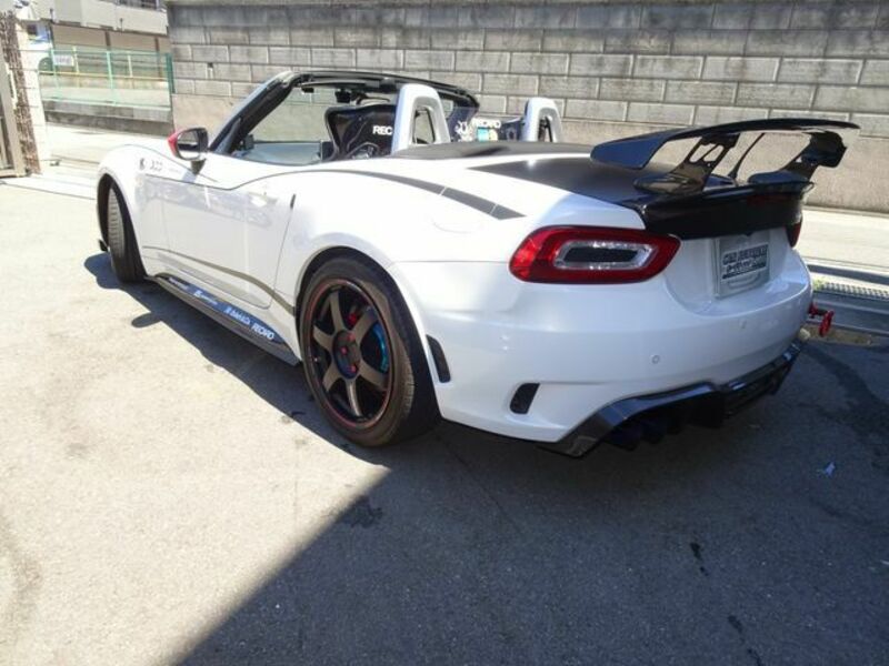ABARTH 124 SPIDER