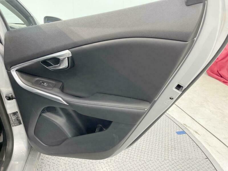 V40