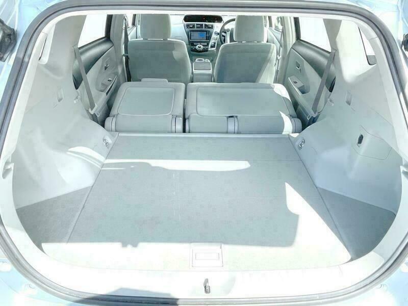 PRIUS ALPHA