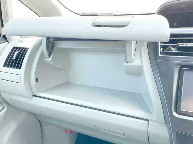 PRIUS ALPHA