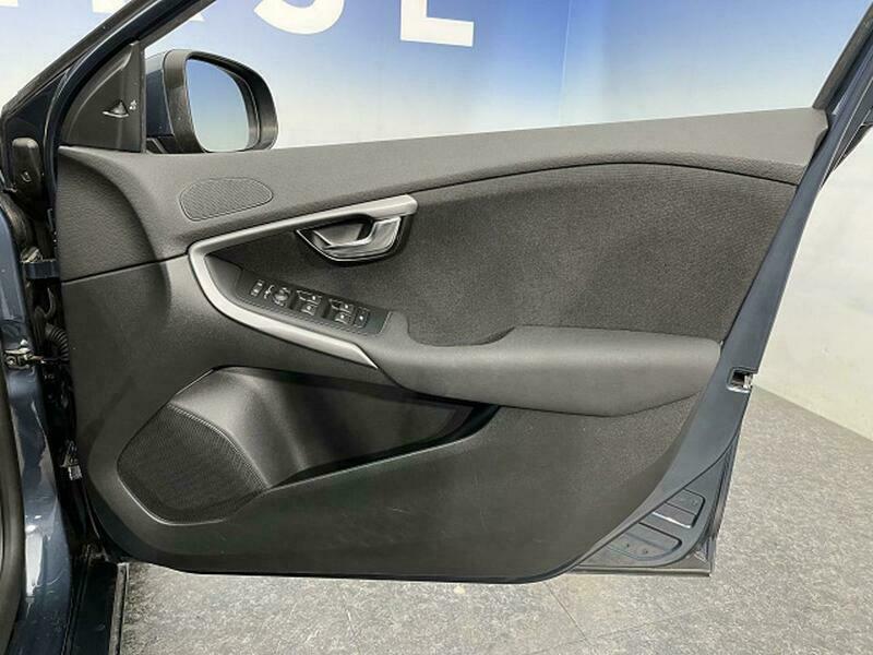 V40