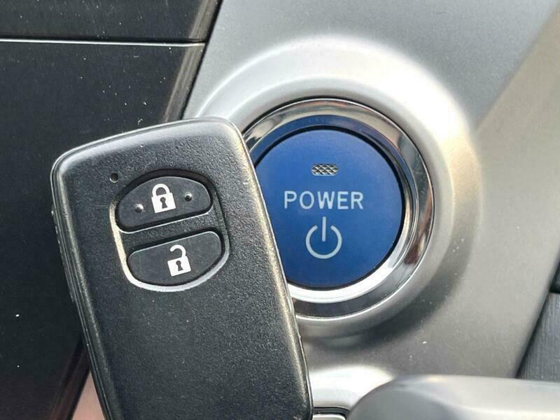 PRIUS ALPHA