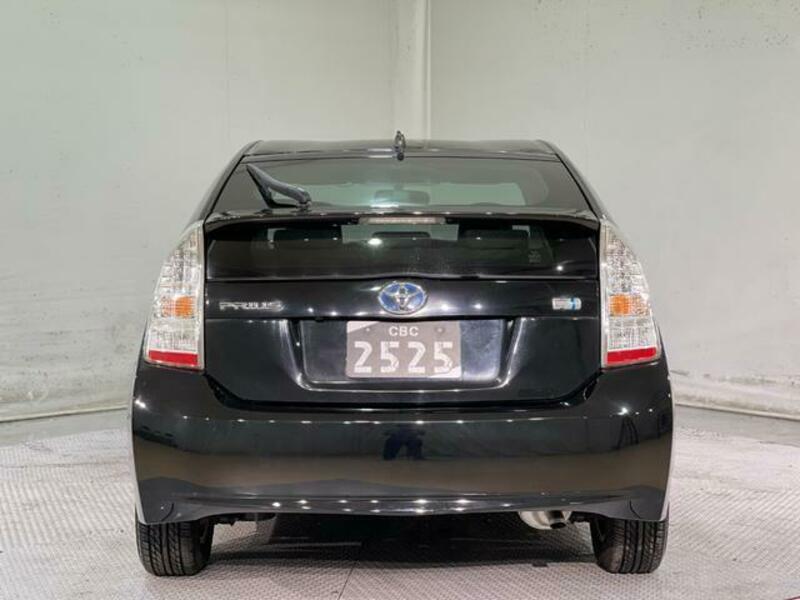 PRIUS-16