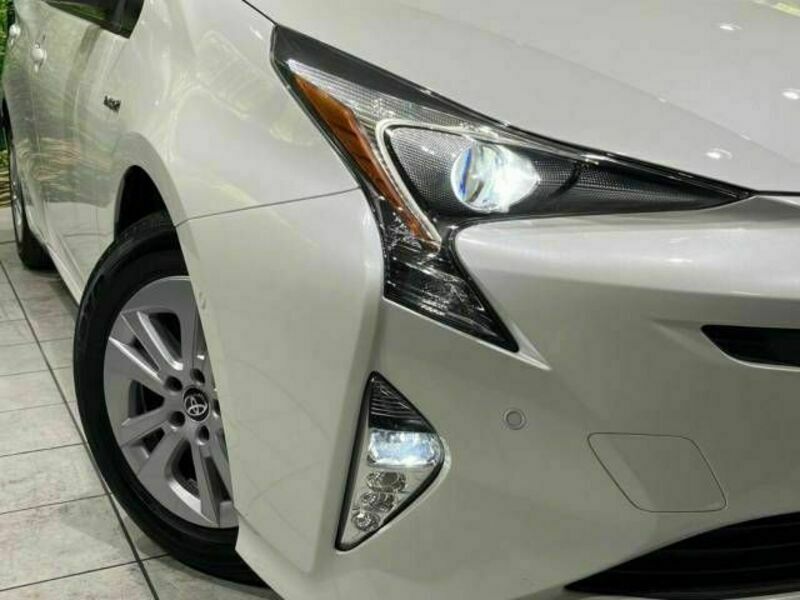 PRIUS-11