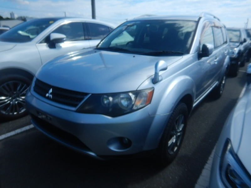 MITSUBISHI　OUTLANDER