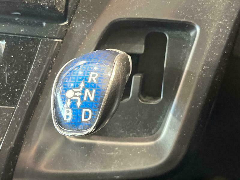 PRIUS ALPHA-25