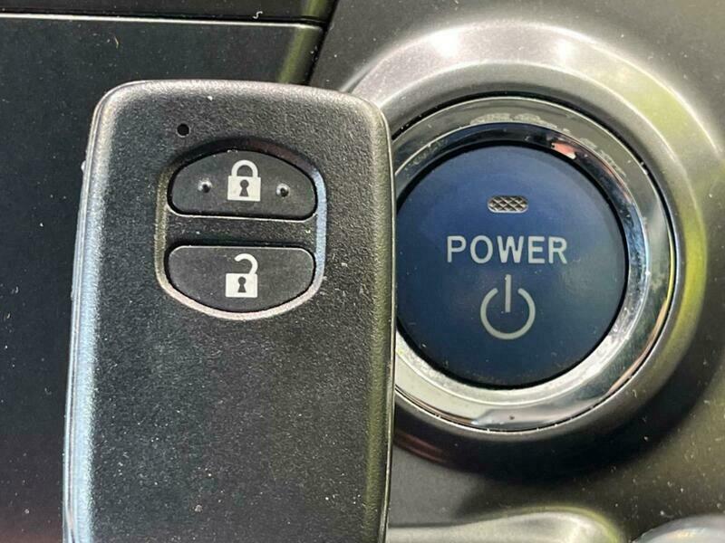 PRIUS ALPHA-6