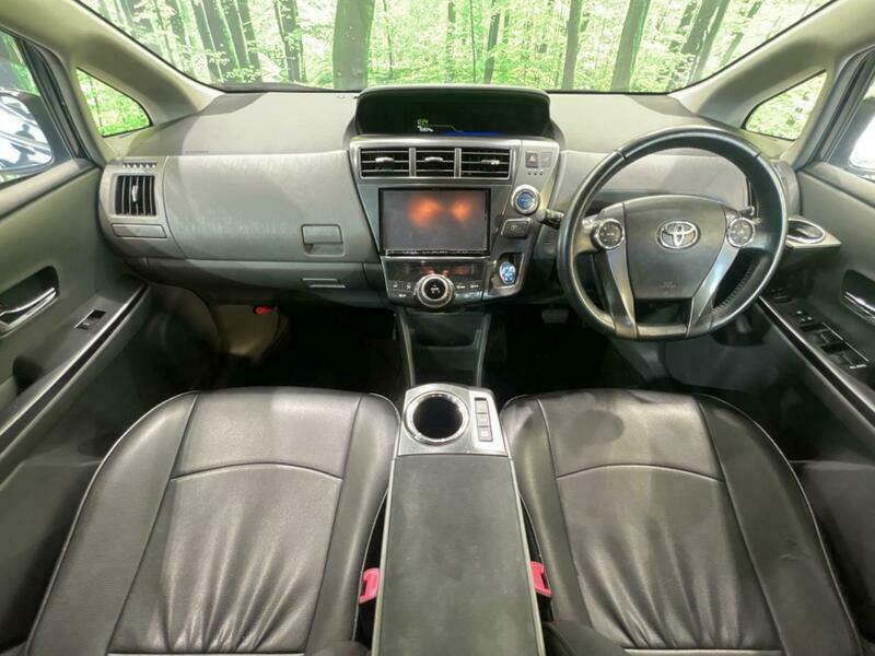 PRIUS ALPHA-49
