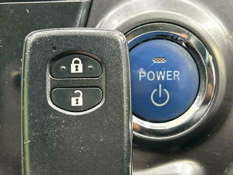 PRIUS ALPHA