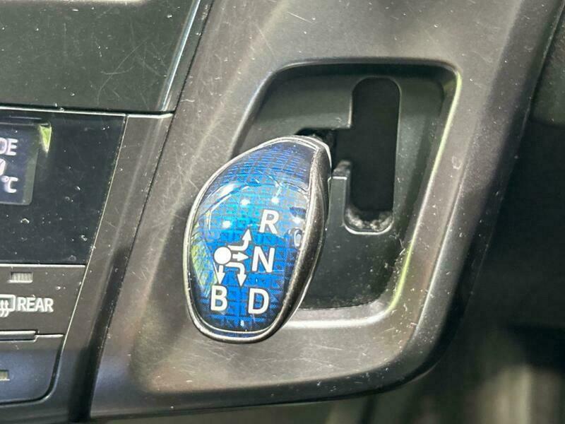PRIUS ALPHA