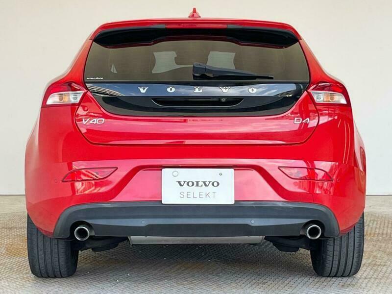 V40