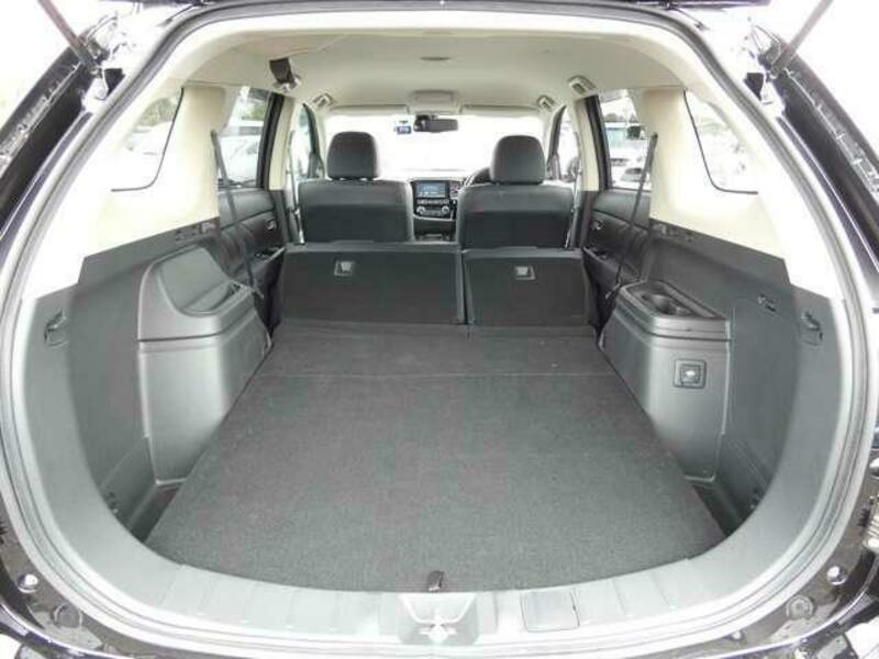 OUTLANDER PHEV-8