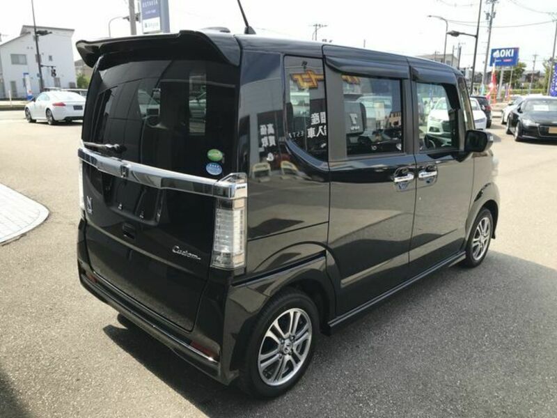 N BOX CUSTOM