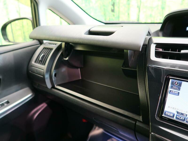 PRIUS ALPHA