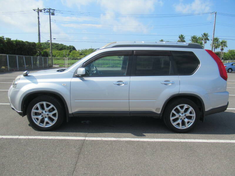 X-TRAIL