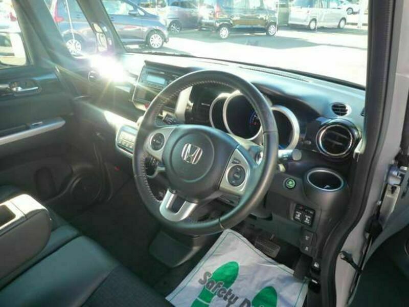 N BOX CUSTOM