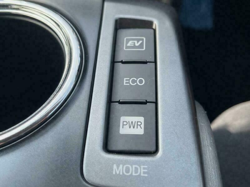 PRIUS ALPHA
