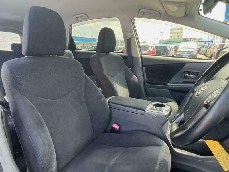 PRIUS ALPHA