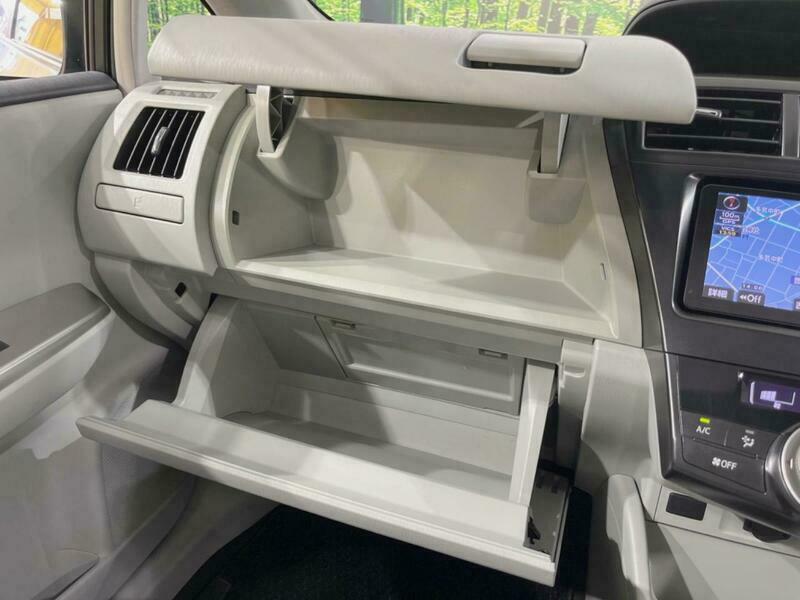 PRIUS ALPHA