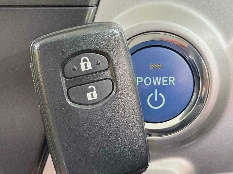 PRIUS ALPHA