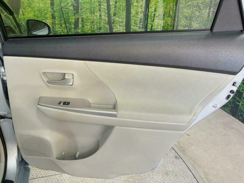 PRIUS ALPHA