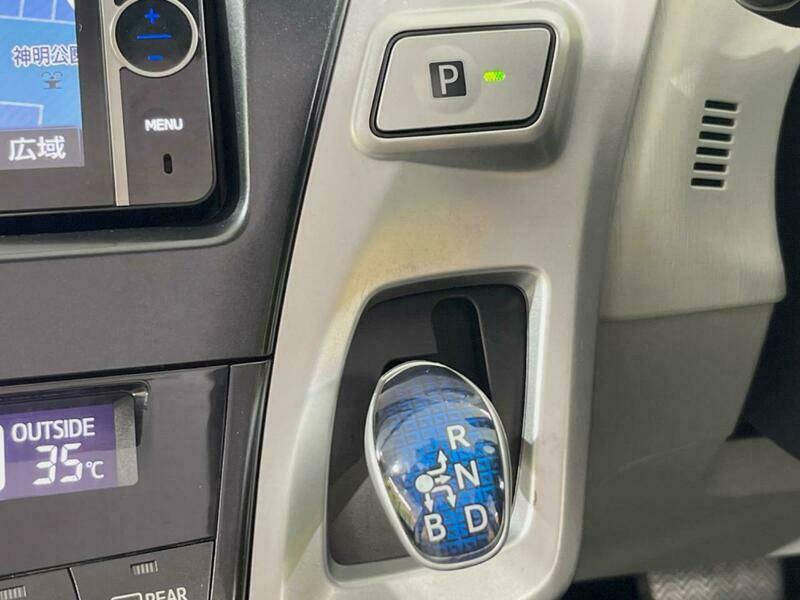 PRIUS ALPHA