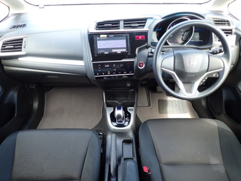 File:Honda FIT HYBRID・F Comfort Edition (DAA-GP5) interior.jpg - Wikimedia  Commons