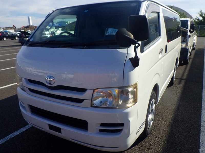 TOYOTA　HIACE VAN