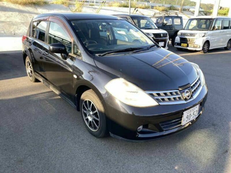 NISSAN　TIIDA