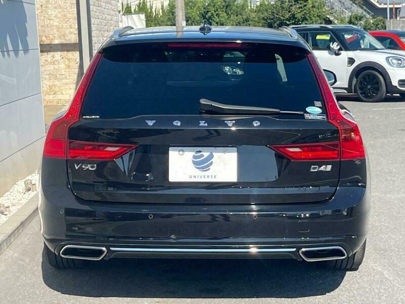 V90