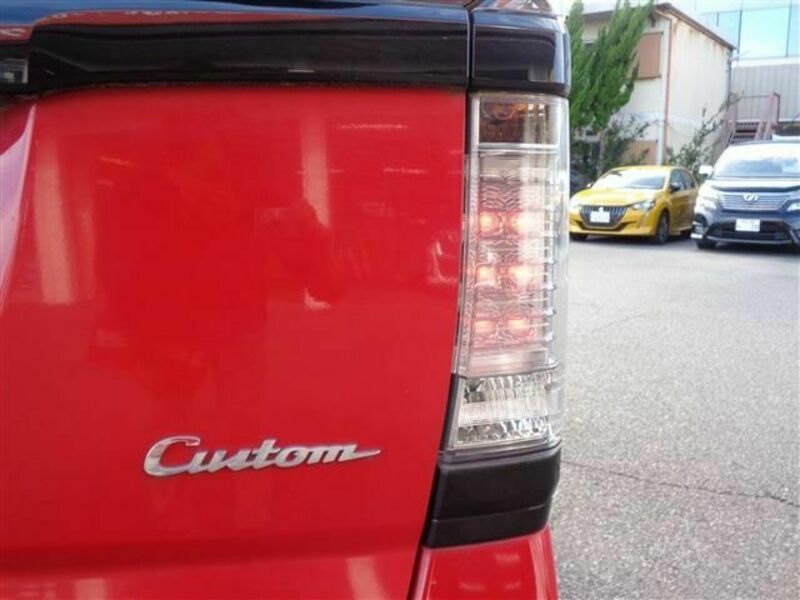 N BOX CUSTOM