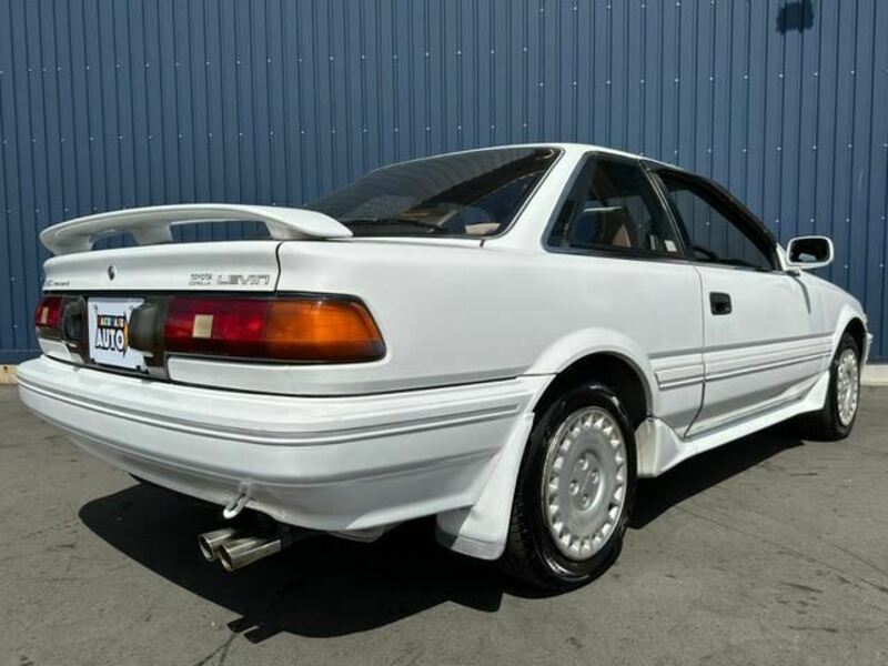 COROLLA LEVIN