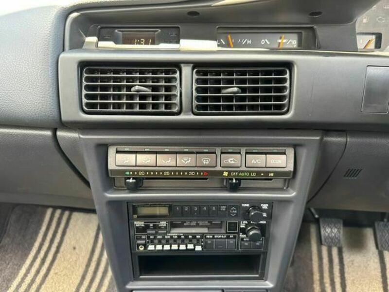 COROLLA LEVIN