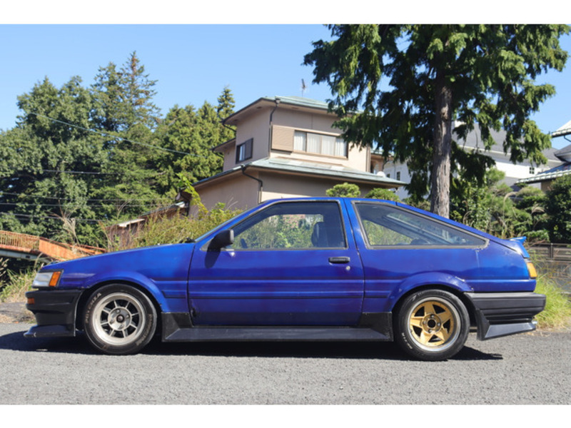 COROLLA LEVIN