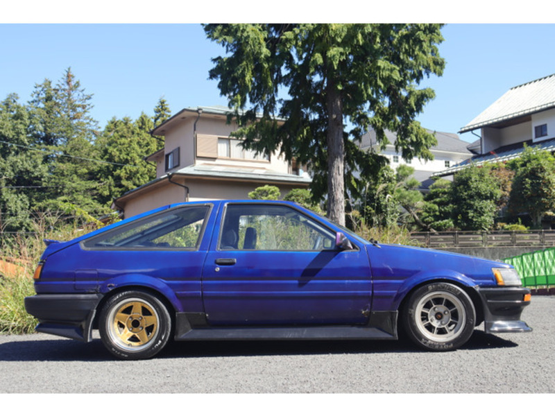 COROLLA LEVIN