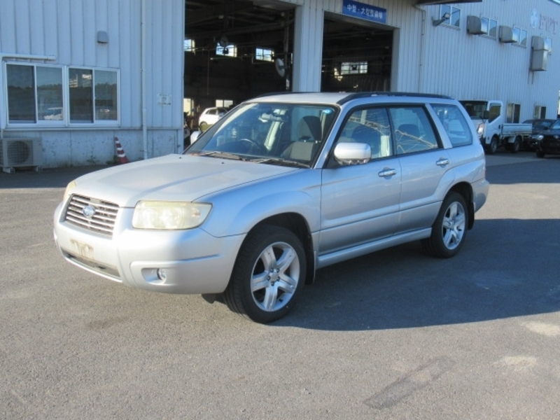 SUBARU　FORESTER