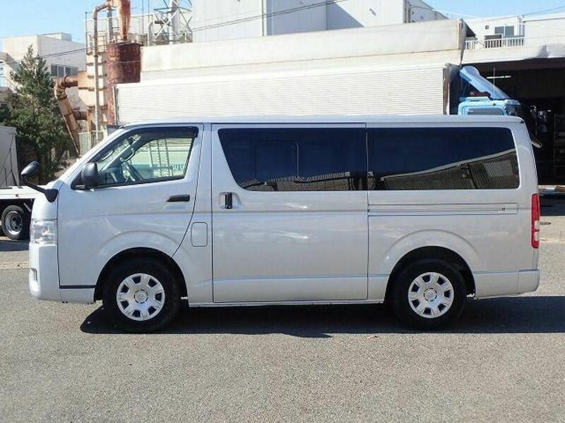 BONGO BRAWNY VAN