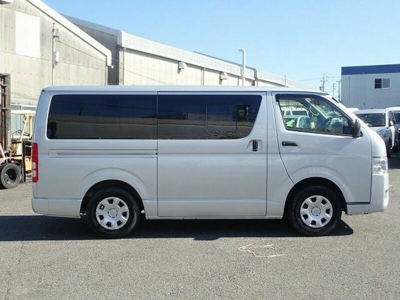 BONGO BRAWNY VAN