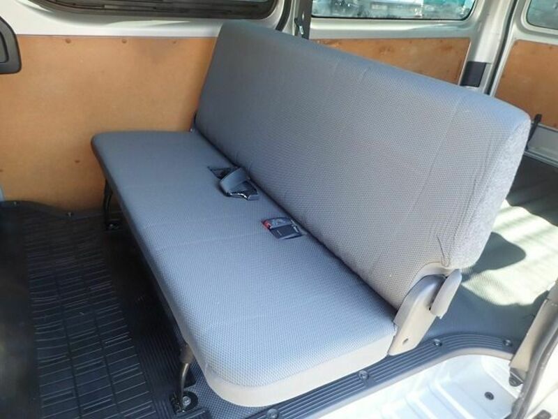 BONGO BRAWNY VAN