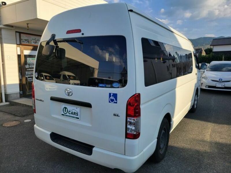 HIACE COMMUTER