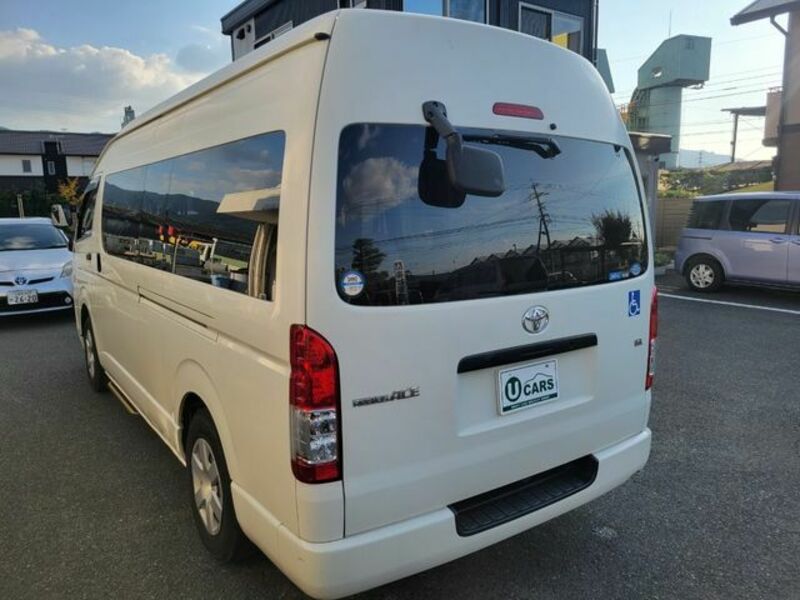 HIACE COMMUTER