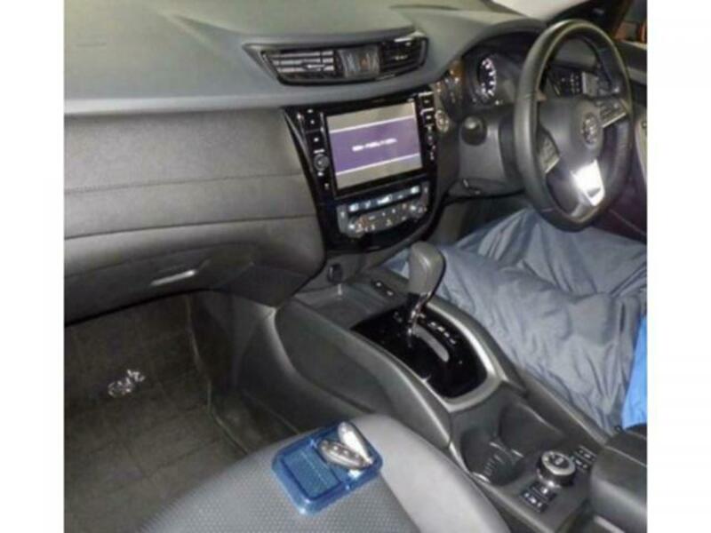 X-TRAIL-1