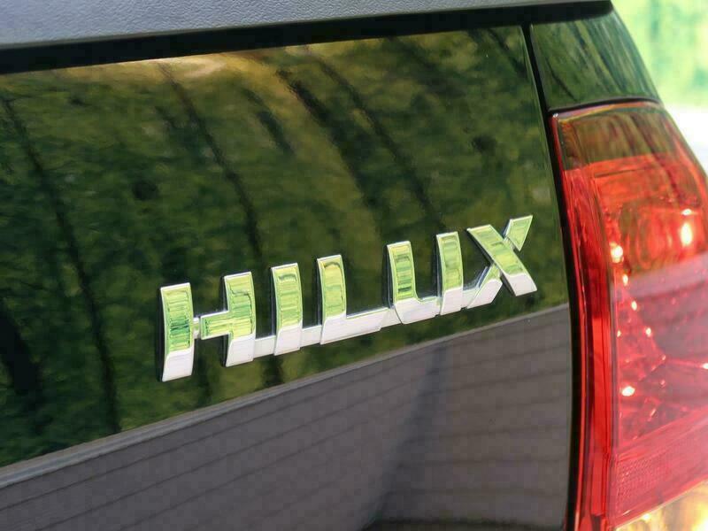 HILUX-16
